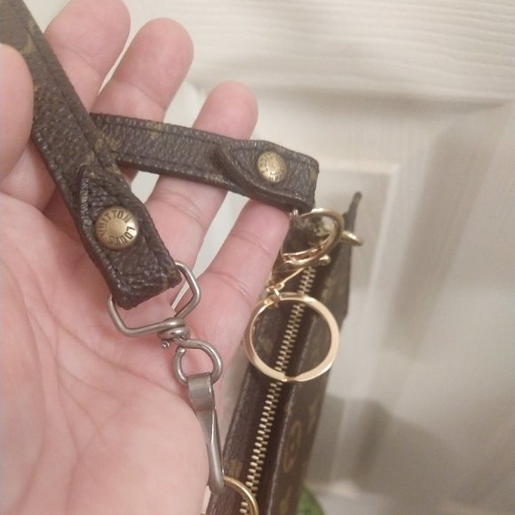 Louis Vuitton Monogram Bucket Pouch PM with Strap - Picture 11 of 14